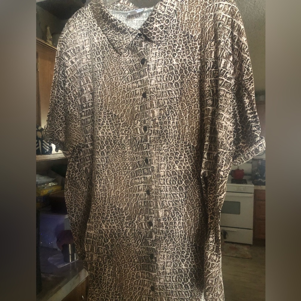 LuLaRoe Charlie Reptile Pattern Shirt XL NWOT